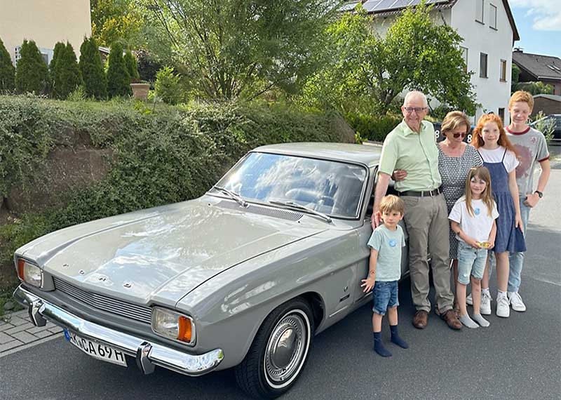 Günter mit Ehefrau Inge und dem Nachwuchs sowie rechts im Bild mit seinen Geschwistern. Günter mit Ehefrau Inge und dem Nachwuchs sowie rechts im Bild mit seinen Geschwistern.