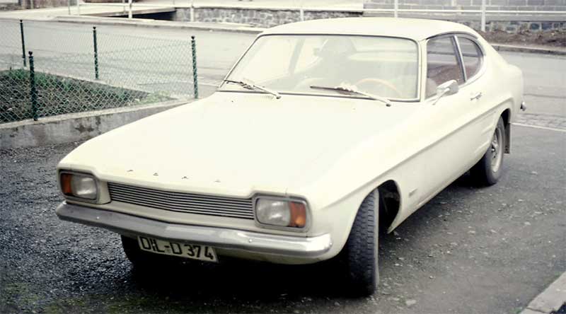 Günters Auto anno 1970. Den Kaufvertrag (links) besitzt er heute noch. Günters Auto anno 1970. Den Kaufvertrag (links) besitzt er heute noch.