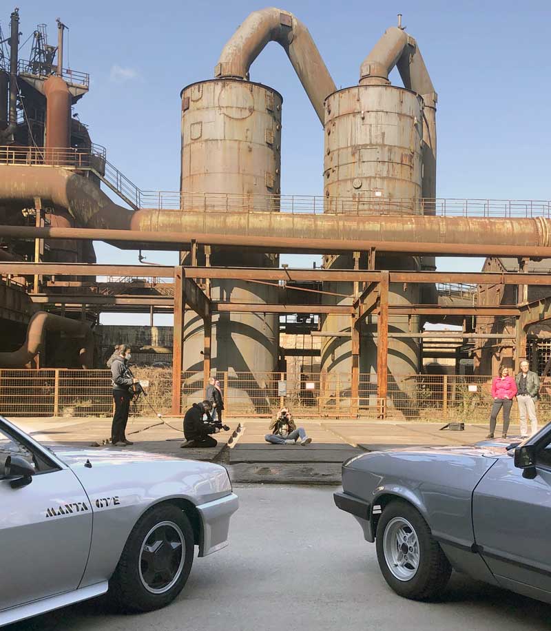 Capri und Manta vor der Kamera. Capri und Manta vor der Kamera.