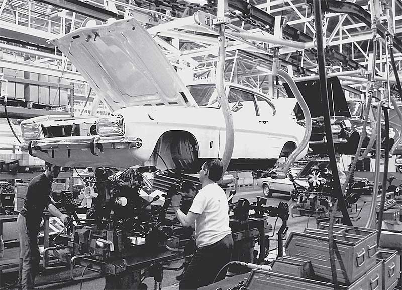 1973 war mit 233.000 verkauften Exemplaren das erfolgreichste Jahr für die Baureihe (das Band in Saarlouis). 1973 war mit 233.000 verkauften Exemplaren das erfolgreichste Jahr für die Baureihe (das Band in Saarlouis).