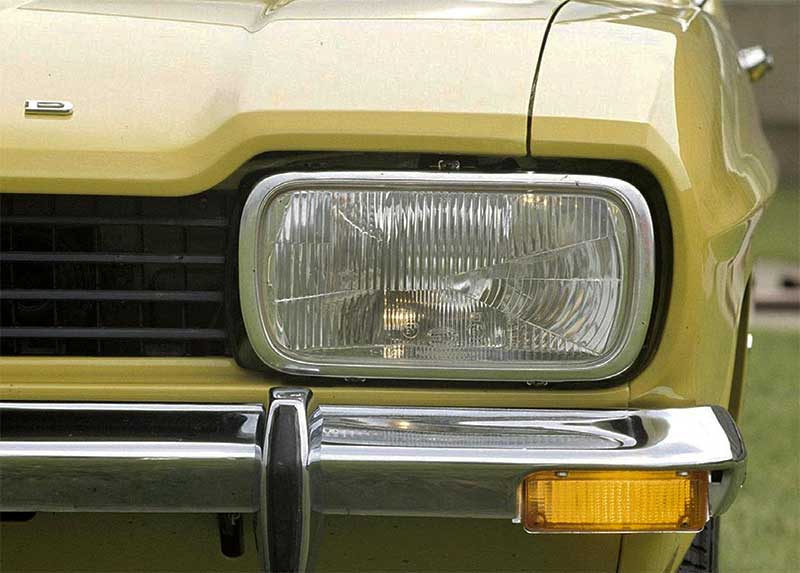 Große Scheinwerfer beim L, XL und GT, die sportlichen Doppelscheinwerfer von GXL und RS waren für diese Grundmodelle offiziell nicht einmal als Einzelextras bestellbar. Inoffiziell gab es da jedoch sicherlich Möglichkeiten... Große Scheinwerfer beim L, XL und GT, die sportlichen Doppelscheinwerfer von GXL und RS waren für diese Grundmodelle offiziell nicht einmal als Einzelextras bestellbar. Inoffiziell gab es da jedoch sicherlich Möglichkeiten...