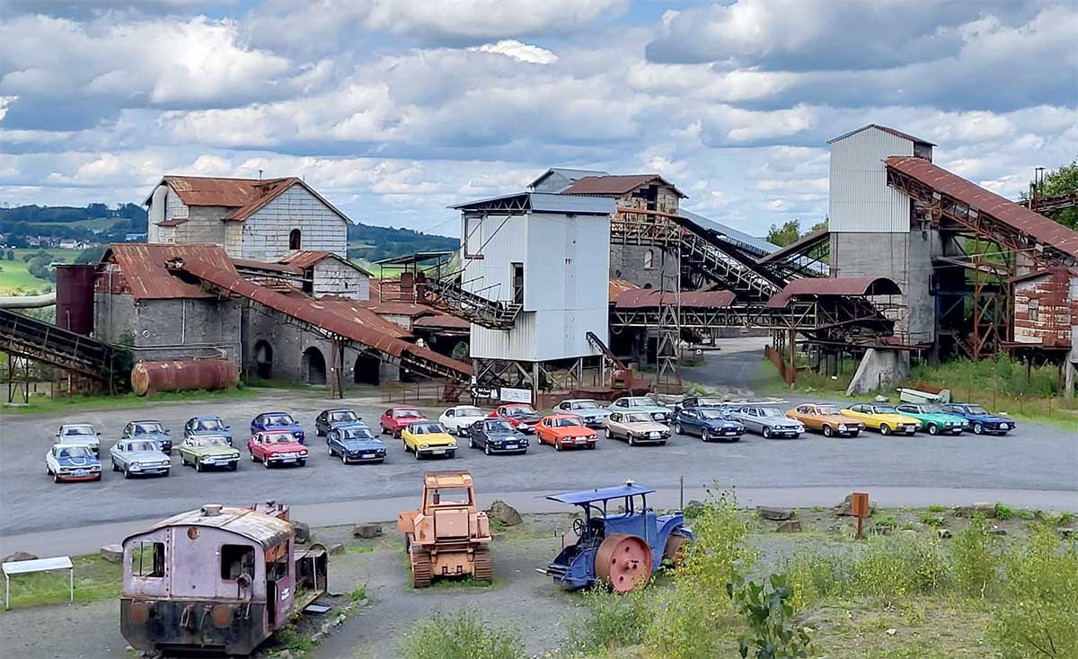 Die Capri-Parade anlässlich der diesjährigen Clubausfahrt vor der Industriekulisse des Tertiär- und Industrie-Erlebnisparks Stöffel. Die Capri-Parade anlässlich der diesjährigen Clubausfahrt vor der Industriekulisse des Tertiär- und Industrie-Erlebnisparks Stöffel.