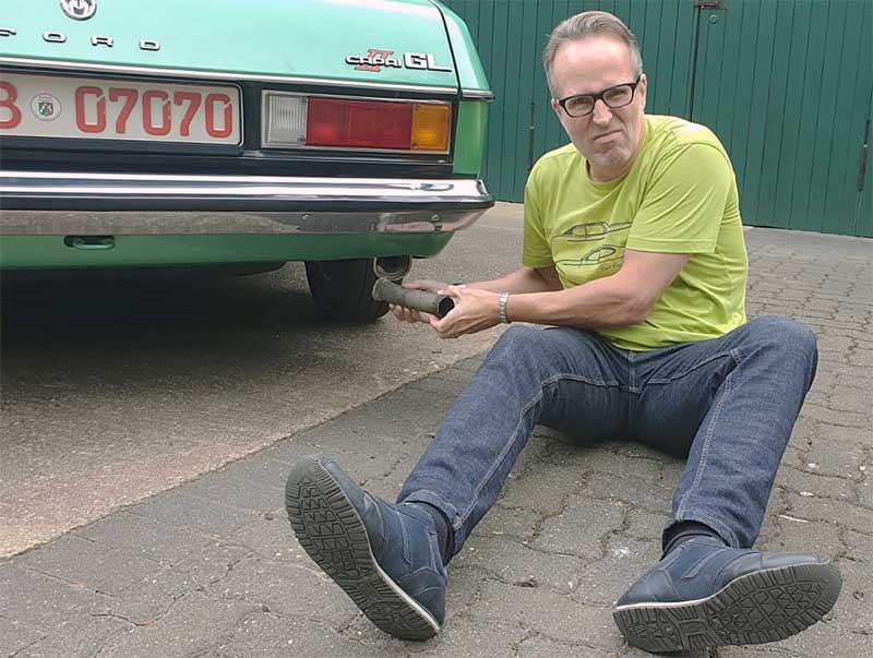 Das macht der stärkste Auspuff nicht mit - Zack, da war das Auspuff-Endrohr am Keiterling´schen II-er weg. Das macht der stärkste Auspuff nicht mit - Zack, da war das Auspuff-Endrohr am Keiterling´schen II-er weg.