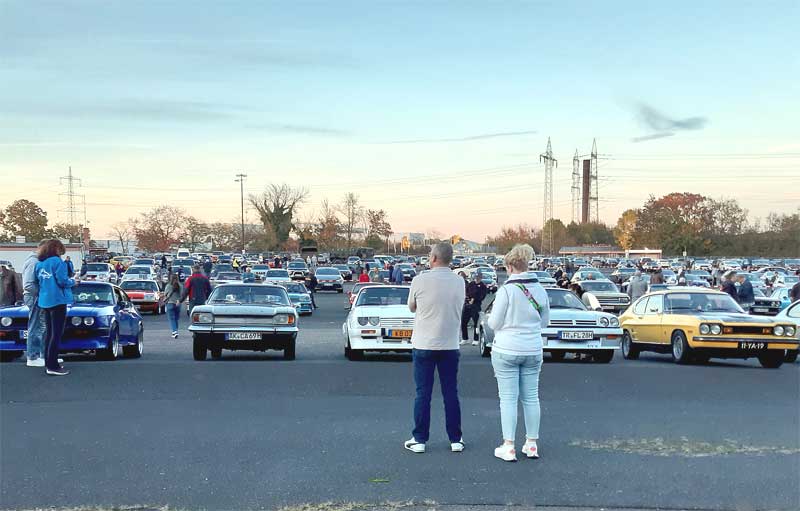 Autokino: „Capri meets Manta“