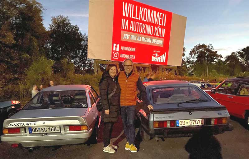 Die Keiterlinge mit Manta und Capri beim Abschied vom Autokino Köln. Die Keiterlinge mit Manta und Capri beim Abschied vom Autokino Köln.