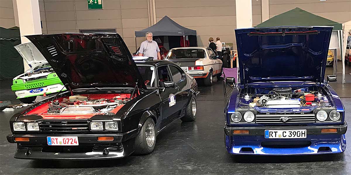 Die Capri Freaks Bayern unterstützten im Fahrerlager Capri-Fahrer, die sich beim „Vintage Demo Racing“ präsentierten. Hier zwei individualisierte Exemplare aus Reutlingen. Die Capri Freaks Bayern unterstützten im Fahrerlager Capri-Fahrer, die sich beim „Vintage Demo Racing“ präsentierten. Hier zwei individualisierte Exemplare aus Reutlingen.