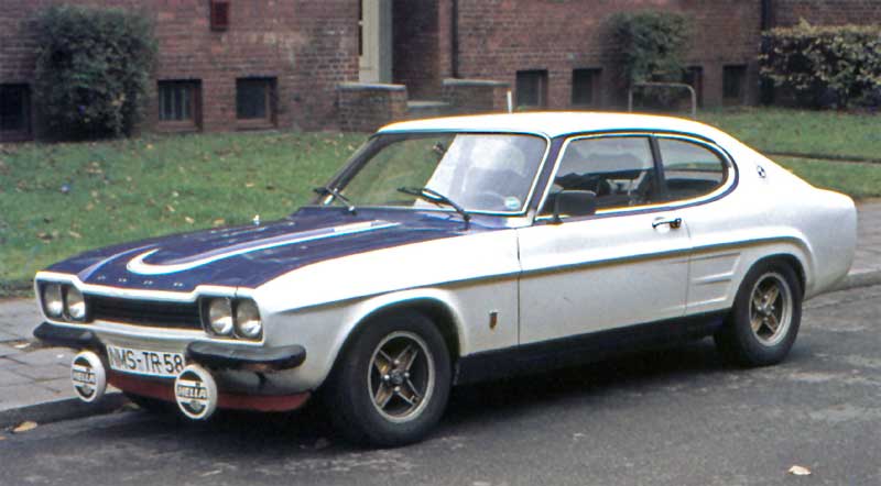 RS mit korrektem Triebwerk und dazu in der Traumkombination weiß mit blauer Haube. RS mit korrektem Triebwerk und dazu in der Traumkombination weiß mit blauer Haube.