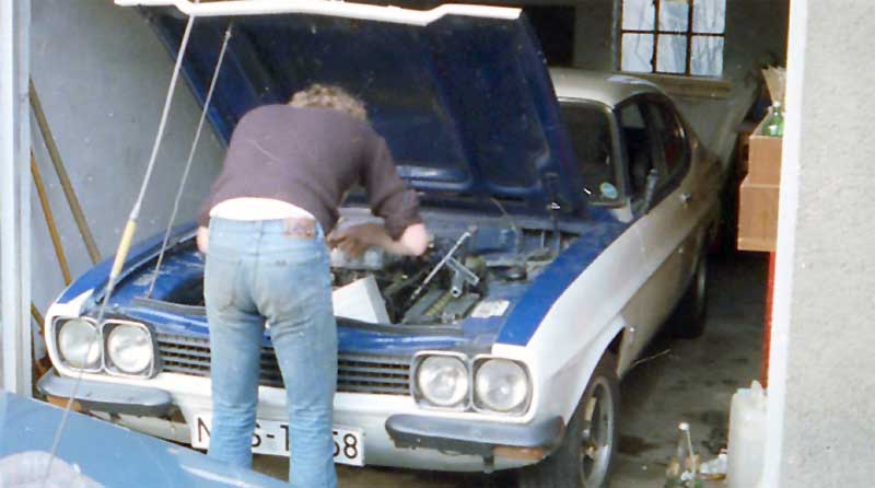 RS mit korrektem Triebwerk und dazu in der Traumkombination weiß mit blauer Haube. RS mit korrektem Triebwerk und dazu in der Traumkombination weiß mit blauer Haube.