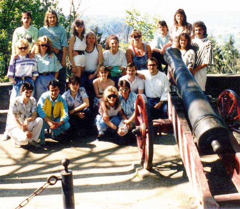 Tief durchatmen bei der Qualität des Fotos, bei den Frisuren und den Klamotten: ein frühes Bild der Westerholter. Tief durchatmen bei der Qualität des Fotos, bei den Frisuren und den Klamotten: ein frühes Bild der Westerholter.