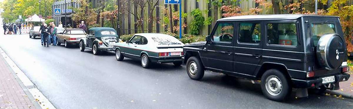 Mit diesen Wagen am Straßenrand sieht der Seedammweg wie 1989 aus. Mit diesen Wagen am Straßenrand sieht der Seedammweg wie 1989 aus.