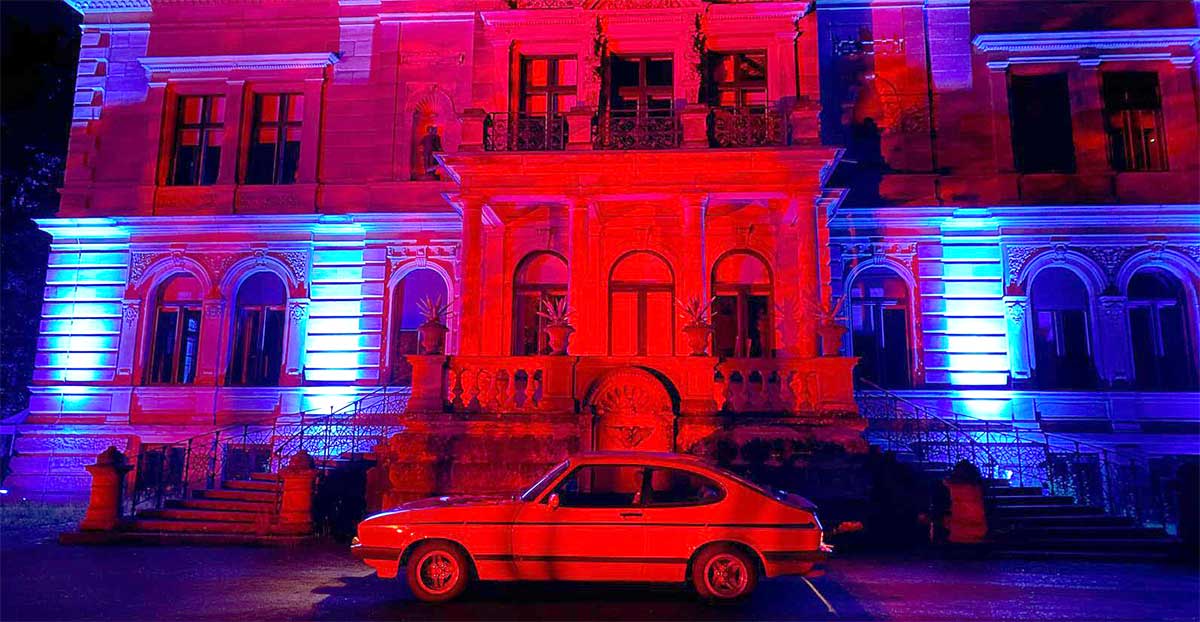 Die Illuminationen im Park und auf das Schlossgebäude waren sehr sehenswert. Die Illuminationen im Park und auf das Schlossgebäude waren sehr sehenswert.