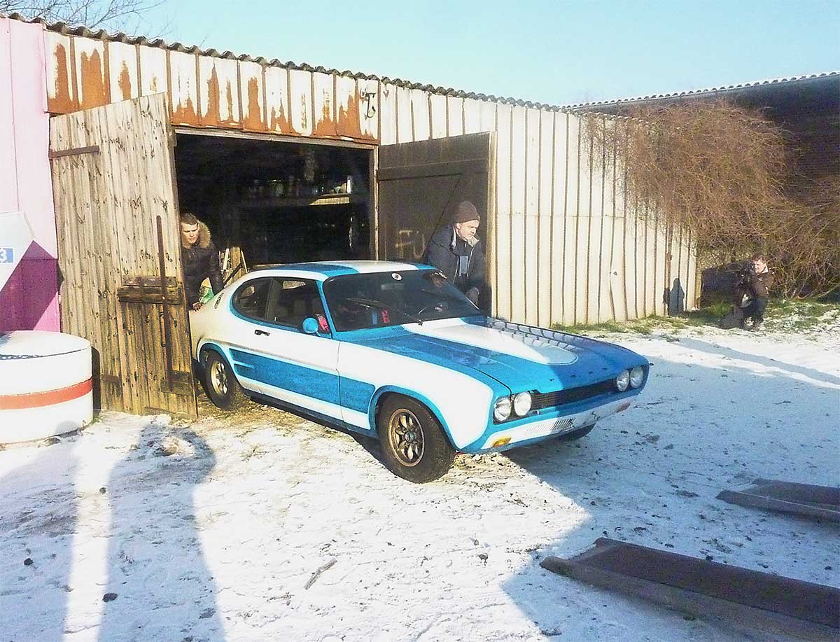Jochi Kleint hat zum Jahreswechsel 2013/14 Welf Hoffmanns RS als jenen Capri mit dem Kennzeichen HH-RD 119 identifiziert, dessen Seitenteil er einst auf dem Estering kalt verformte. Nun kehrt das Auto nach rund zehn Jahren Standzeit in einer Scheune zurück an den Ort, an dem es einst optimiert wurde. Jochi Kleint hat zum Jahreswechsel 2013/14 Welf Hoffmanns RS als jenen Capri mit dem Kennzeichen HH-RD 119 identifiziert, dessen Seitenteil er einst auf dem Estering kalt verformte. Nun kehrt das Auto nach rund zehn Jahren Standzeit in einer Scheune zurück an den Ort, an dem es einst optimiert wurde.