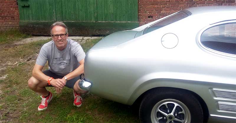 ...und mit dem optisch identischen Auto an selber Stelle 50 Jahre später. ...und mit dem optisch identischen Auto an selber Stelle 50 Jahre später.