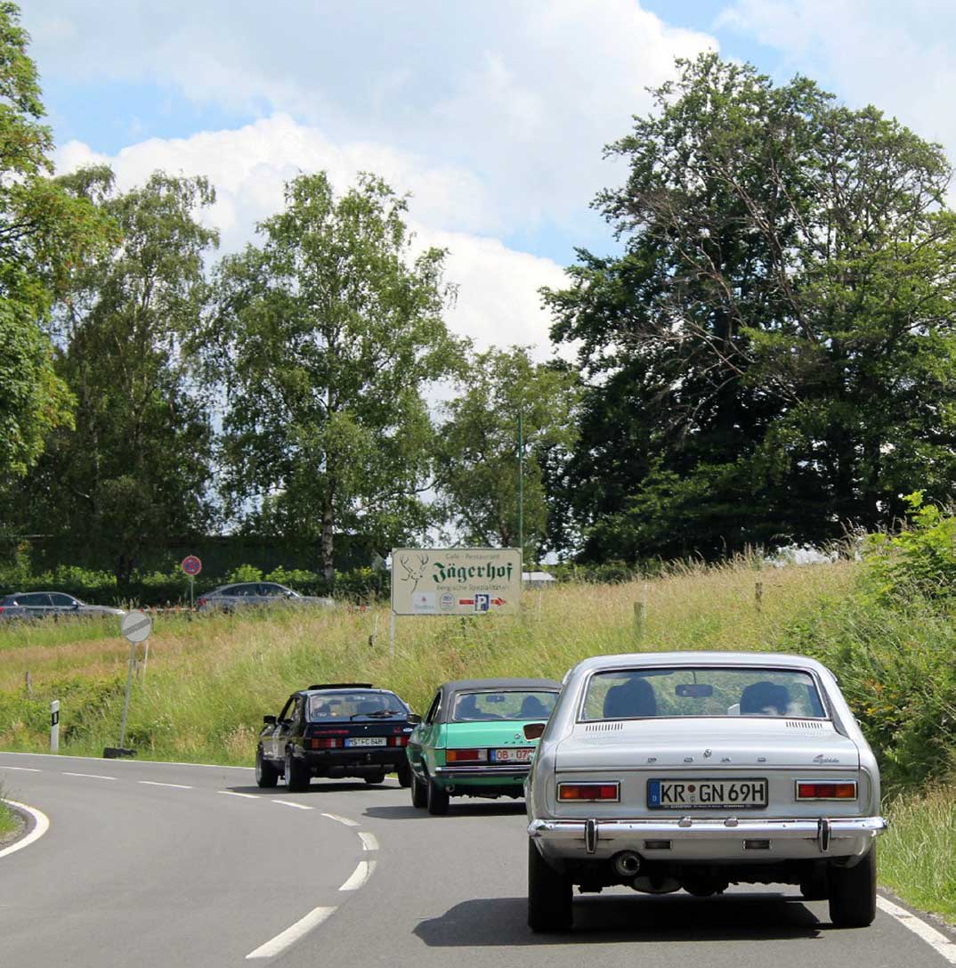 Capri III, II, I - sieht man im Pulk auch nicht alle Tage auf der Straße. Capri III, II, I - sieht man im Pulk auch nicht alle Tage auf der Straße.