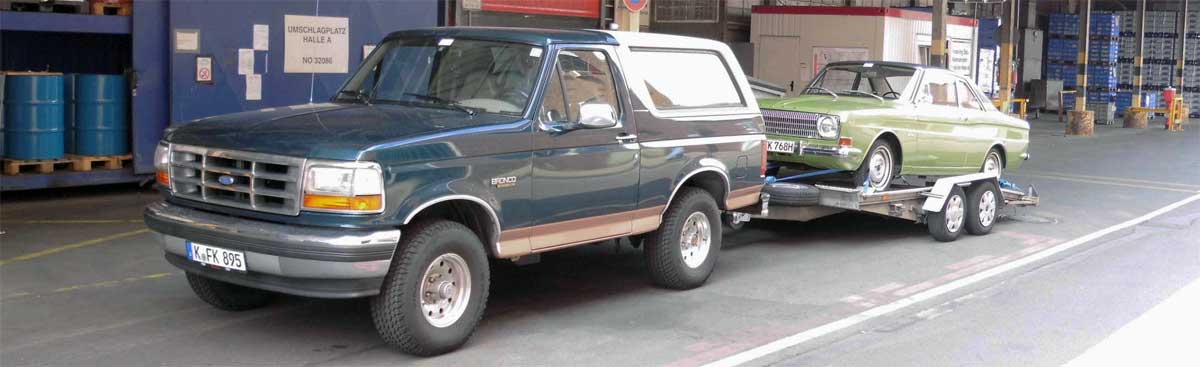 Das Taunus 12M Coupé kehrt von einem Einsatz zurück. Das Taunus 12M Coupé kehrt von einem Einsatz zurück.