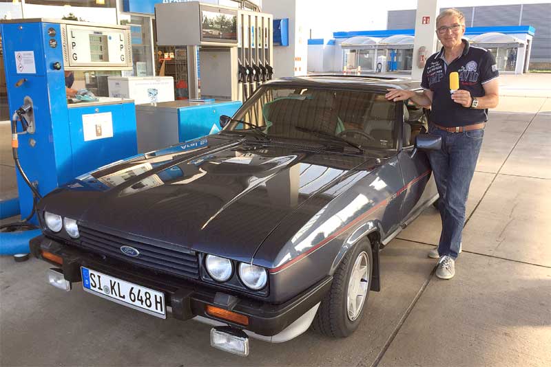 Der Super Injection rollte auf eigener Achse in die Voreifel. Frank pflegt die kühle Tradition der beiden „Capri-Jäger“. Der Super Injection rollte auf eigener Achse in die Voreifel. Frank pflegt die kühle Tradition der beiden „Capri-Jäger“.