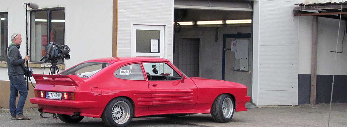 Der rote Breitbau-Capri sorgte für einen Farbtupfer in der Brunnenstraße zu Oberscheidweiler. Der rote Breitbau-Capri sorgte für einen Farbtupfer in der Brunnenstraße zu Oberscheidweiler.