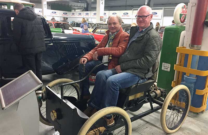 Wolfgang Laufer und Walter Winkler bevorzugen sonst etwas schnellere Oldtimer. Wolfgang Laufer und Walter Winkler bevorzugen sonst etwas schnellere Oldtimer.