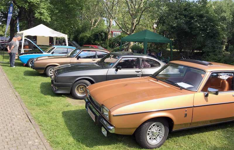 Soll noch mal einer behaupten, Grün und Oldtimer passt nicht zusammen... Soll noch mal einer behaupten, Grün und Oldtimer passt nicht zusammen...