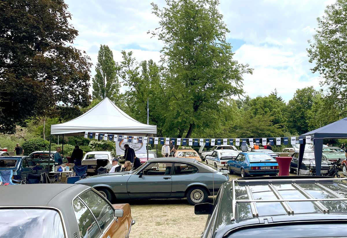 Oldtimer im Park - das gibt es so vermutlich nur in Hattersheim. Oldtimer im Park - das gibt es so vermutlich nur in Hattersheim.