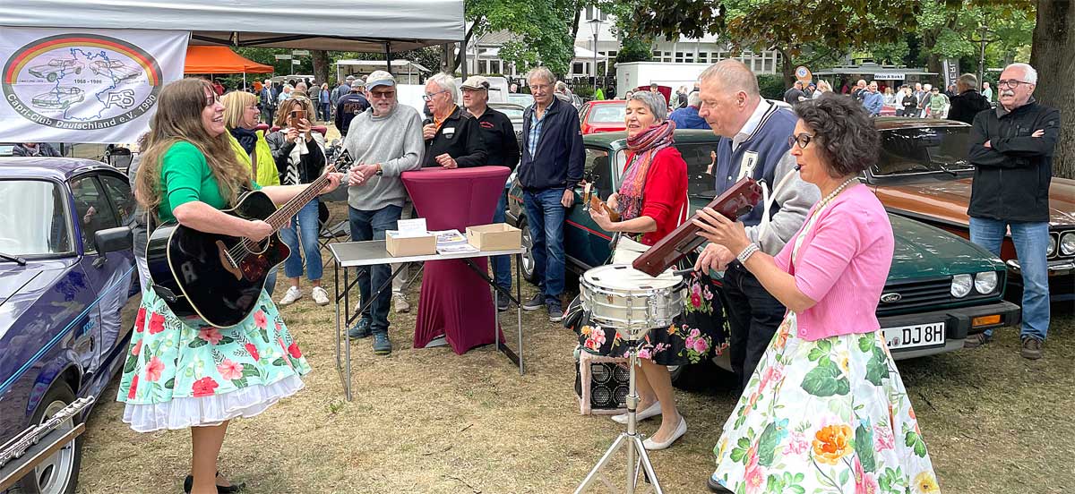 Es gab was auf die Ohren - zahlreiche Bands spielten an verschiedenen Stellen. Auch mal direkt am Capri-Stand. Es gab was auf die Ohren - zahlreiche Bands spielten an verschiedenen Stellen. Auch mal direkt am Capri-Stand.