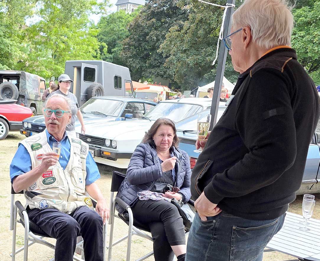 Moderator Bernd Schultz (links im Bild) schaute auf einen Sekt vorbei. Moderator Bernd Schultz (links im Bild) schaute auf einen Sekt vorbei.