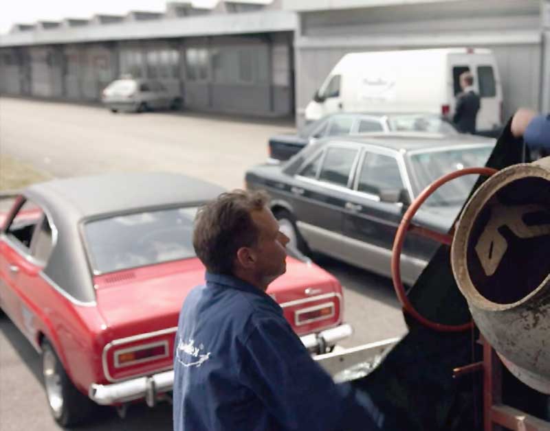 Auf dem Firmenhof. Auf dem Firmenhof.