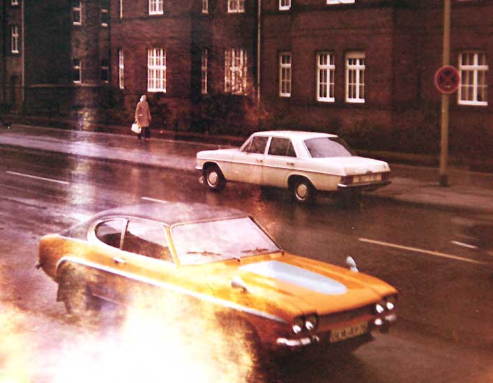 Das Foto vom Capri 73 ist beschädigt, der Blickwinkel auf den II-er nicht optimal. Egal - schöne, alte Bilder. Das Foto vom Capri 73 ist beschädigt, der Blickwinkel auf den II-er nicht optimal. Egal - schöne, alte Bilder.