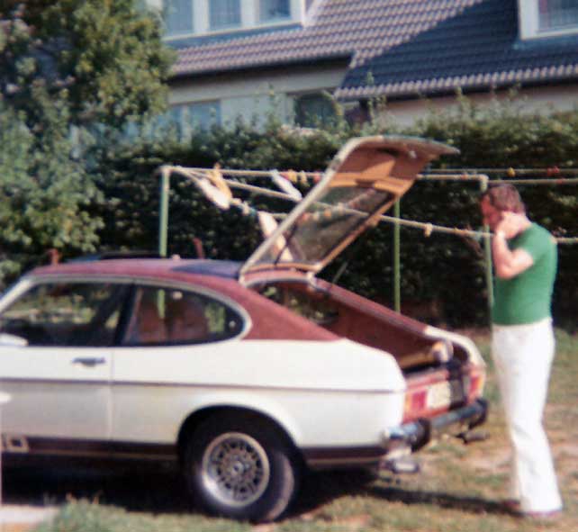 Das Foto vom Capri 73 ist beschädigt, der Blickwinkel auf den II-er nicht optimal. Egal - schöne, alte Bilder. Das Foto vom Capri 73 ist beschädigt, der Blickwinkel auf den II-er nicht optimal. Egal - schöne, alte Bilder.