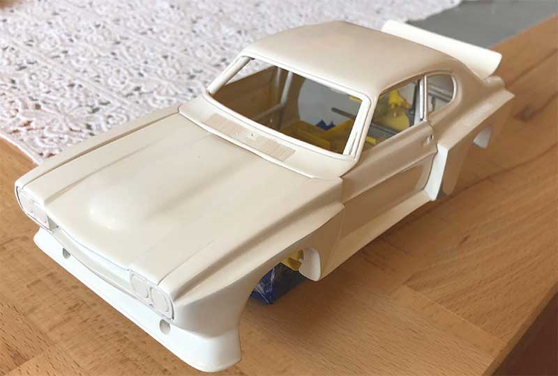 Der „Bandai 1600 GT“ im Umbau: Linienführung und Anbauten sind bereits klar erkennbar. In die Karosserie wurde ein Überrollkäfig eingefügt, Heckspoiler und Bohrungen für Betankung sind vorhanden. Der „Bandai 1600 GT“ im Umbau: Linienführung und Anbauten sind bereits klar erkennbar. In die Karosserie wurde ein Überrollkäfig eingefügt, Heckspoiler und Bohrungen für Betankung sind vorhanden.