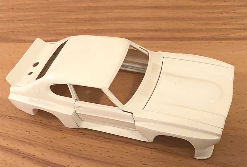Der „Bandai 1600 GT“ im Umbau: Linienführung und Anbauten sind bereits klar erkennbar. In die Karosserie wurde ein Überrollkäfig eingefügt, Heckspoiler und Bohrungen für Betankung sind vorhanden. Der „Bandai 1600 GT“ im Umbau: Linienführung und Anbauten sind bereits klar erkennbar. In die Karosserie wurde ein Überrollkäfig eingefügt, Heckspoiler und Bohrungen für Betankung sind vorhanden.