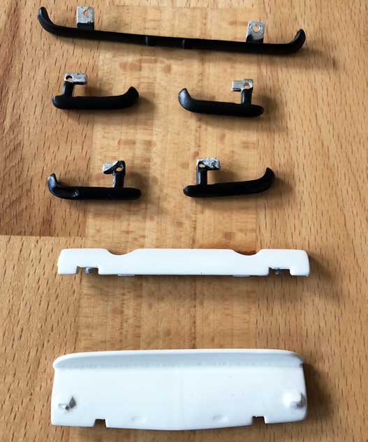 Ein nachgebildeter Frontspoiler wurde an die Frontmaske angebracht. Ebenfalls mussten die Doppelscheinwerfer und die Heckblende mit den Rückleuchten an die Minichamps-Karosserie angepasst werden. Ein nachgebildeter Frontspoiler wurde an die Frontmaske angebracht. Ebenfalls mussten die Doppelscheinwerfer und die Heckblende mit den Rückleuchten an die Minichamps-Karosserie angepasst werden.