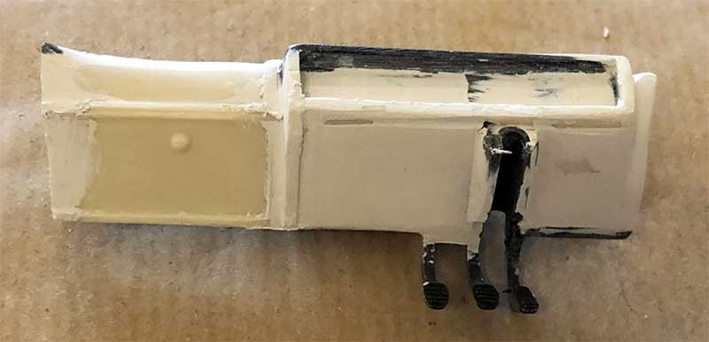 Für diese englischen Modelle brauchte ich natürlich auch ein Armaturenbrett für Rechtslenker. Kurzerhand baute ich ein Linkslenker-Armaturenbrett zu einem Rechtslenker um. Für diese englischen Modelle brauchte ich natürlich auch ein Armaturenbrett für Rechtslenker. Kurzerhand baute ich ein Linkslenker-Armaturenbrett zu einem Rechtslenker um.