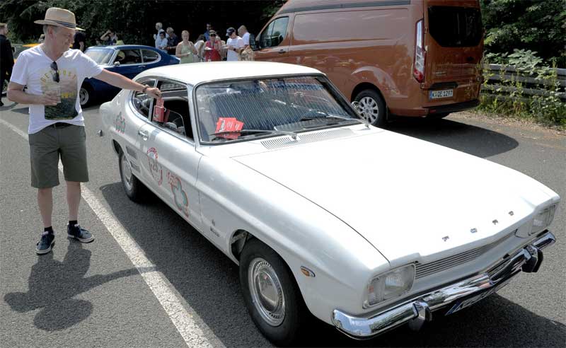 Die Informationszettel zum Gewinnspiele waren bei der Werksveranstaltung heiß begehrt. Die Informationszettel zum Gewinnspiele waren bei der Werksveranstaltung heiß begehrt.