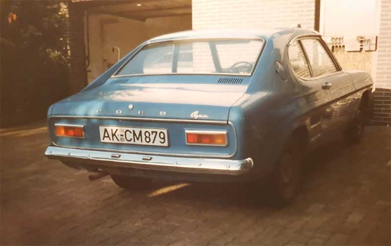 Capri in kleinen Teilen. Diesen I-er schlachtete Tim Willenweber einst gemeinsam mit Kumpel Dirk Stockschläger. „Mit dem Kennzeichen meines damaligen III-ers habe ich das Ding noch 100 Kilometer auf der Autobahn überführt, bevor wir ihn auseinander nahmen“, so Tim. Ist verjährt, der Missbrauch der Schilder. Capri in kleinen Teilen. Diesen I-er schlachtete Tim Willenweber einst gemeinsam mit Kumpel Dirk Stockschläger. „Mit dem Kennzeichen meines damaligen III-ers habe ich das Ding noch 100 Kilometer auf der Autobahn überführt, bevor wir ihn auseinander nahmen“, so Tim. Ist verjährt, der Missbrauch der Schilder.