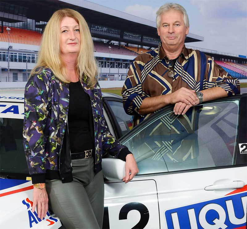 Anja und Jürgen lernten sich anlässlich einer Fahrt zum Capri-Treffen kennen. Der Kofferraum spielte dabei eine gewisse Rolle. Anja und Jürgen lernten sich anlässlich einer Fahrt zum Capri-Treffen kennen. Der Kofferraum spielte dabei eine gewisse Rolle.