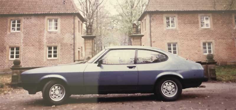 Vor Schloss Bentlage in Rheine: Bodos damaliger und sein heutiger Capri. Vor Schloss Bentlage in Rheine: Bodos damaliger und sein heutiger Capri.