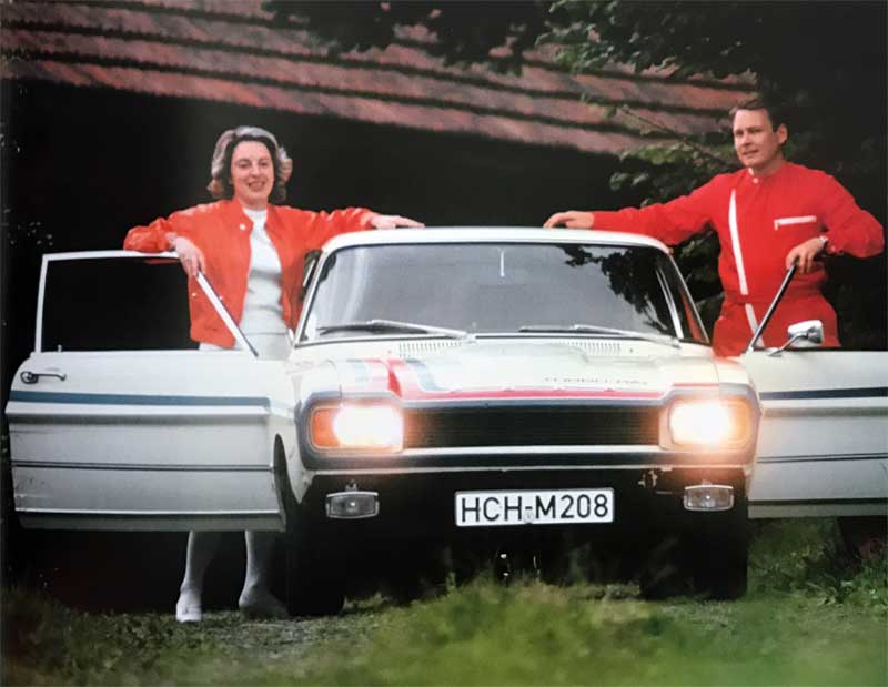 Das Ehepaar May mit einem verbesserten Capri. Das Ehepaar May mit einem verbesserten Capri.