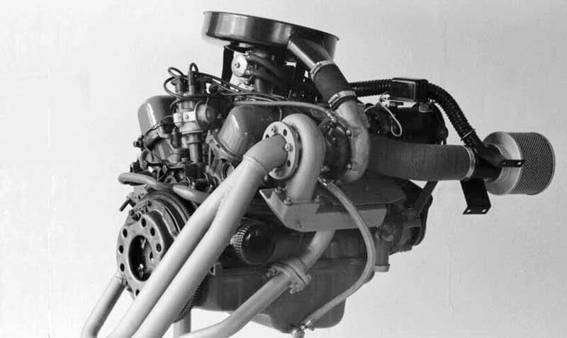 Ein aufgeladener Ford-Motor vor dem Einbau. Ein aufgeladener Ford-Motor vor dem Einbau.