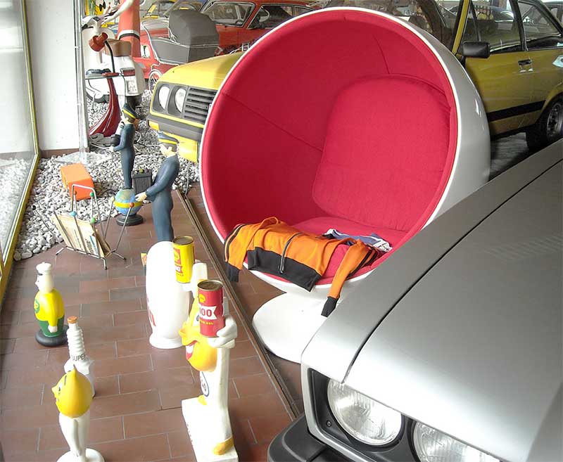 Die Accessoires runden das Bild „beim Fersch“ ab. Leider ist die Halle nicht öffentlich zugänglich. Die Accessoires runden das Bild „beim Fersch“ ab. Leider ist die Halle nicht öffentlich zugänglich.