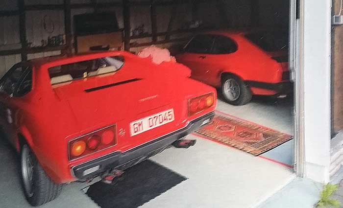 Turbo May und 308 GT4 wohnen zusammen. Turbo May und 308 GT4 wohnen zusammen.