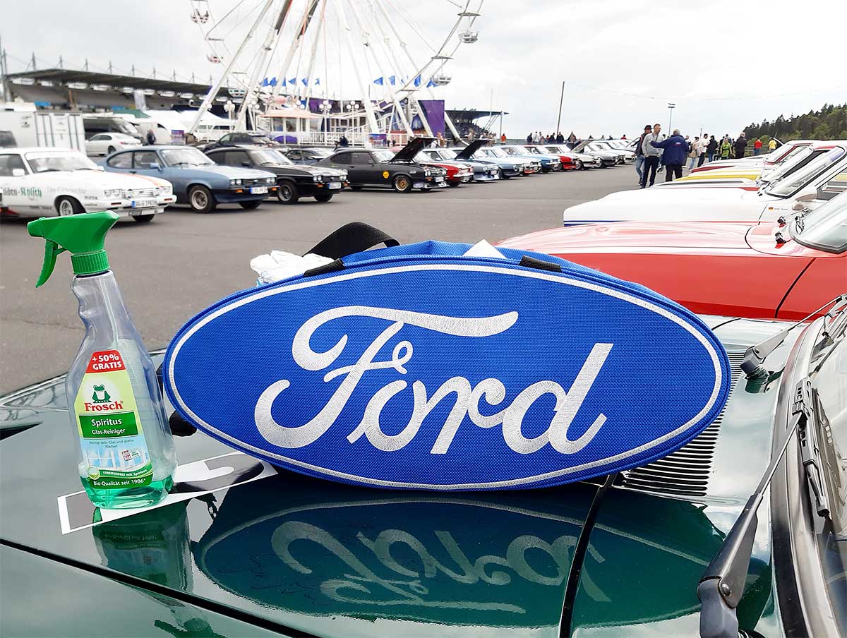 Manche putzten ihre Capri für das Treffen auf dem Ring noch vor Ort heraus. Manche putzten ihre Capri für das Treffen auf dem Ring noch vor Ort heraus.