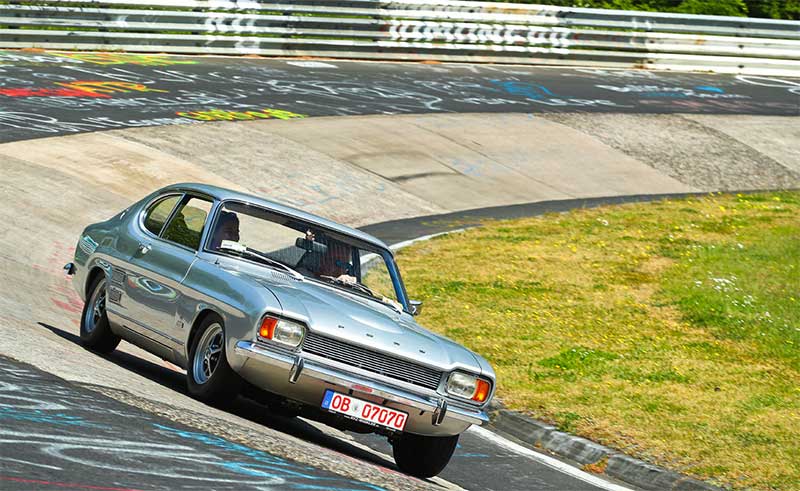 Fahrt durchs Karussell - eingefangen von den Racetracker-Profis. Fahrt durchs Karussell - eingefangen von den Racetracker-Profis.