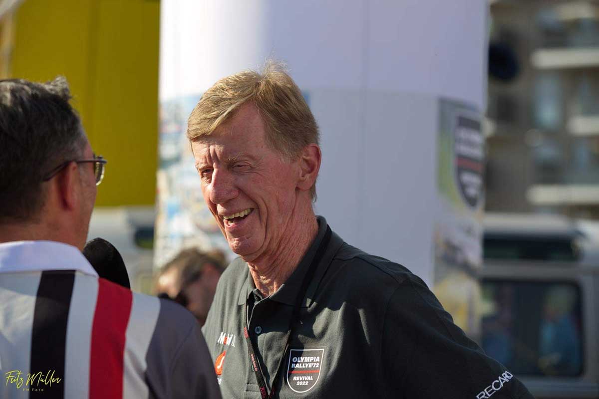 Walter Röhrl beim Interview kurz nach dem Eintreffen Motorworld Köln. Walter Röhrl beim Interview kurz nach dem Eintreffen Motorworld Köln.