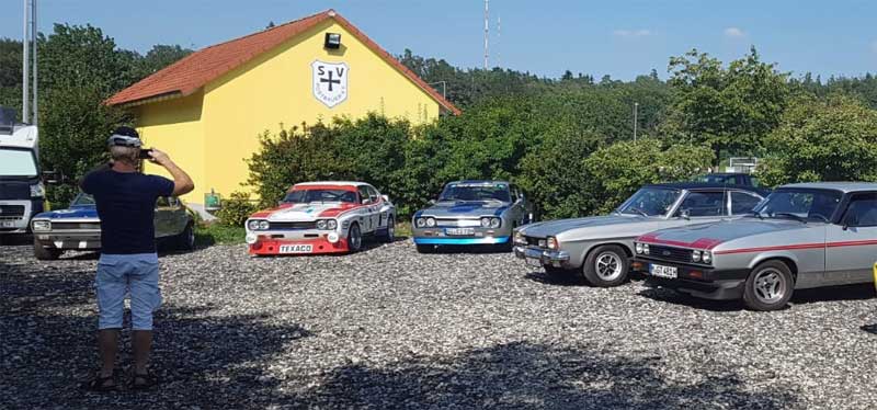 Ein kunterbuntes Bild boten die angereisten Capri in Postbauer-Heng. Ein kunterbuntes Bild boten die angereisten Capri in Postbauer-Heng.