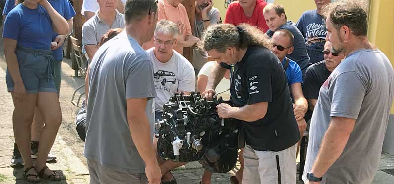Am Ende lief der Sechszylinder auf dem Prüfstand. Am Ende lief der Sechszylinder auf dem Prüfstand.