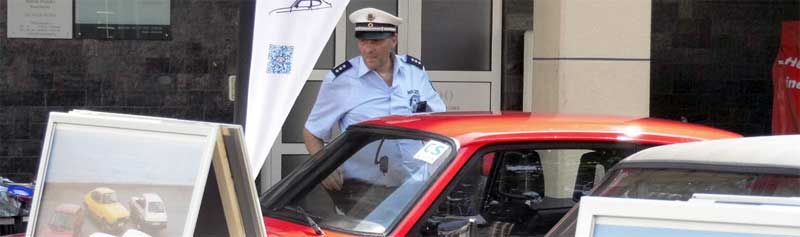 Polizeiliches Interesse. Polizeiliches Interesse.