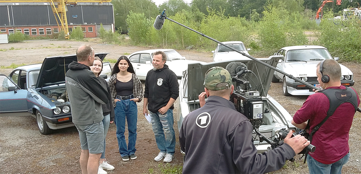 Filmautor Thorsten Link (links) mit Jana und Tim Willenweber beim Dreh in Gelsenkirchen-Bismarck. Filmautor Thorsten Link (links) mit Jana und Tim Willenweber beim Dreh in Gelsenkirchen-Bismarck.