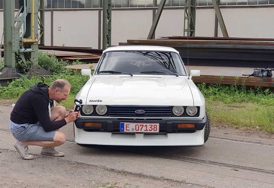 Thorsten Link fertigt Detailbilder am Werksturbo. Thorsten Link fertigt Detailbilder am Werksturbo.