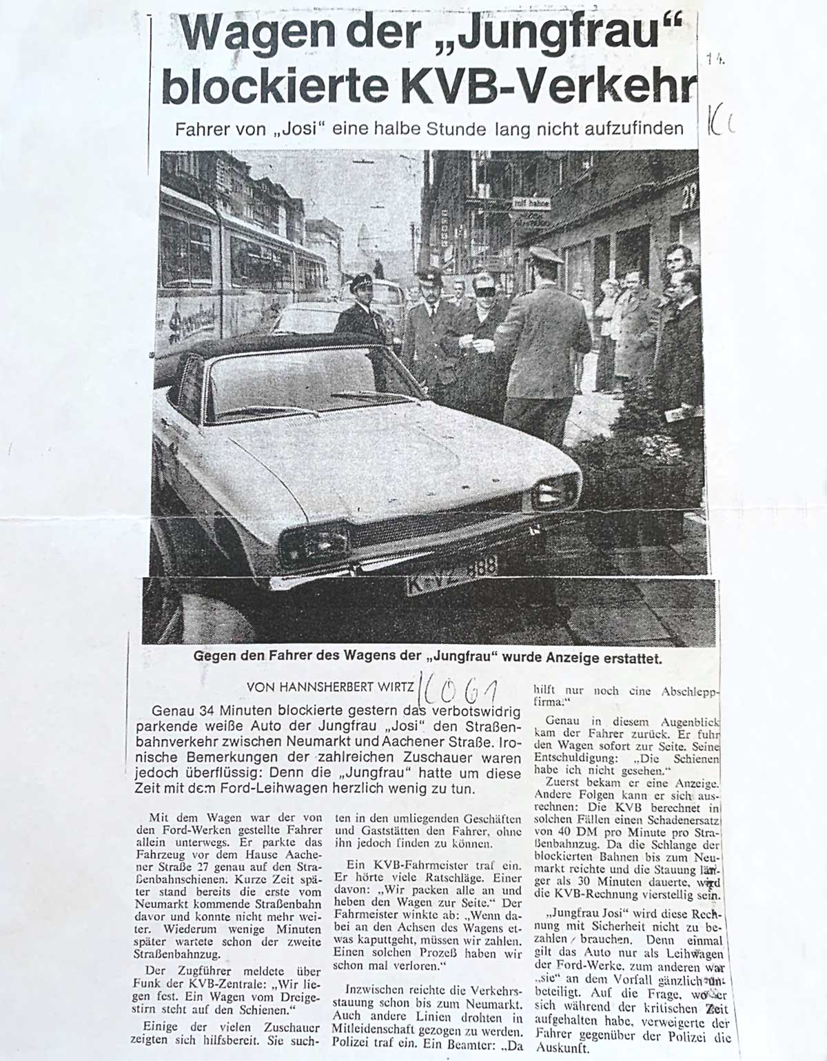 Die Tageszeitung in Köln berichtete 1972 über den verbotswidrig geparkten Wagen der „Jungfrau Josi“. Im Rosenmontagszug throhnte aber der Prinz in diesem Capri, wie sich anhand des Kennzeichens K-VZ 888 eindeutig erkennen lässt. „Zeitungs-Ente“! Beim Verkauf wurde dieses Cabrio dann auch noch als Auto des Bauern angepriesen - vollkommene Verwirrung. Gregor Reininger wird seine „Josi“ nicht umtaufen, obwohl es ein „Bernhard“ ist. Das Kölner Dreigestirn bildeten vor 48 Jahren Bernhard Beckers („Prinz Bernhard I“), Adam de Haas („Bauer Adam“) und Josef Kreimers („Jungfrau Josi“). Weiter geht es... Die Tageszeitung in Köln berichtete 1972 über den verbotswidrig geparkten Wagen der „Jungfrau Josi“. Im Rosenmontagszug throhnte aber der Prinz in diesem Capri, wie sich anhand des Kennzeichens K-VZ 888 eindeutig erkennen lässt. „Zeitungs-Ente“! Beim Verkauf wurde dieses Cabrio dann auch noch als Auto des Bauern angepriesen - vollkommene Verwirrung. Gregor Reininger wird seine „Josi“ nicht umtaufen, obwohl es ein „Bernhard“ ist. Das Kölner Dreigestirn bildeten vor 48 Jahren Bernhard Beckers („Prinz Bernhard I“), Adam de Haas („Bauer Adam“) und Josef Kreimers („Jungfrau Josi“). Weiter geht es...